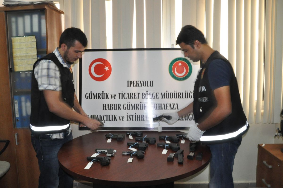 Habur Sınır Kapısında Kaçak Silah Operasyonu