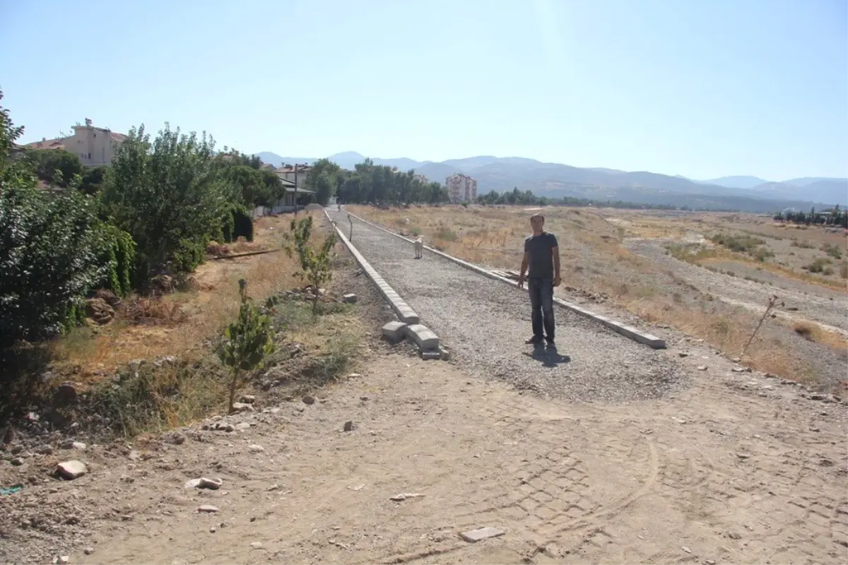 Karınca Deresi Kenarına Yaya Yolu