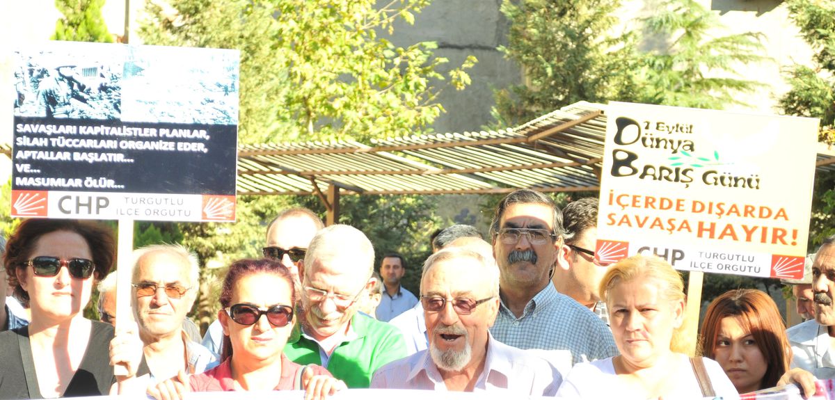 Turgutlu CHP İlçe Teşkilatı \'Savaşa Hayır\' Dedi