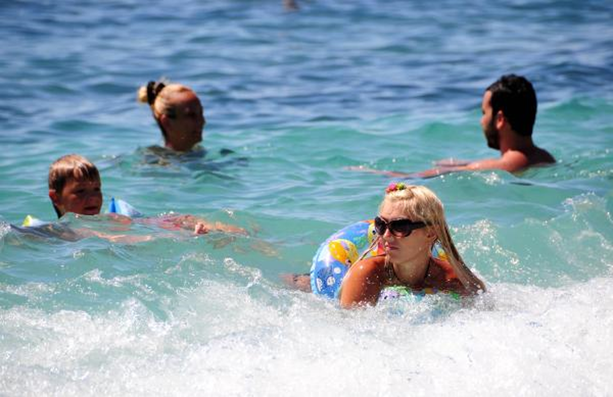 Alanya\'da Plajlar Eylül Ayında da Tıklım Tıklım