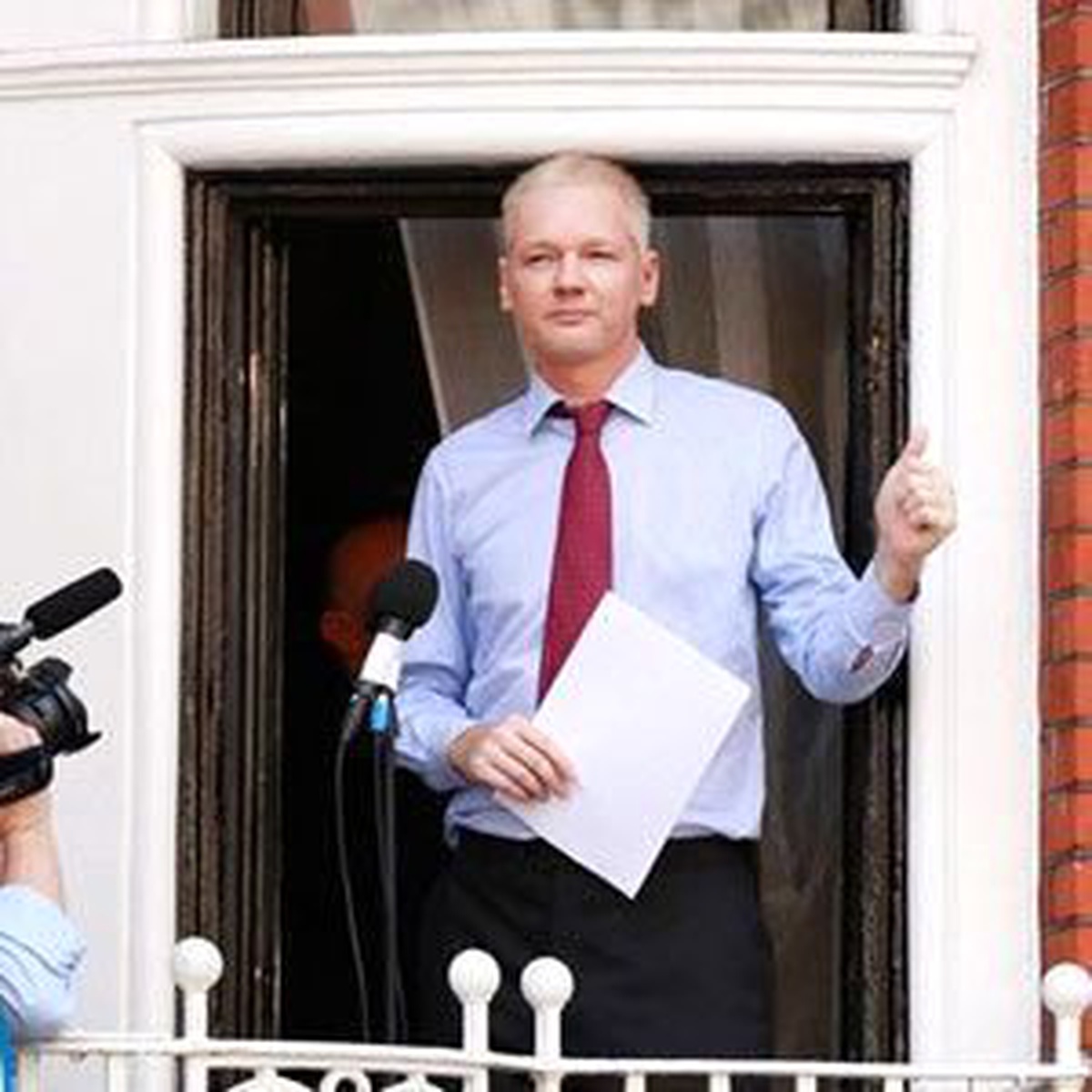 Almanya\'daki Milletvekili Dağdelen Assange\'ı Ziyaret Etti