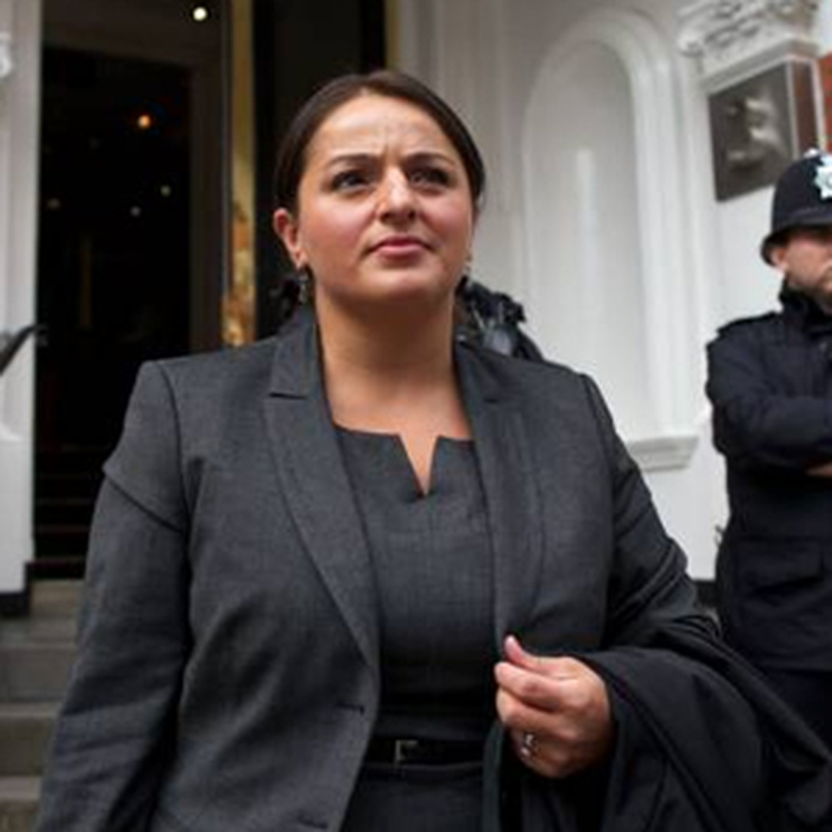 Almanya Milletvekili Dağdelen Assange\'ı Ziyaret Etti