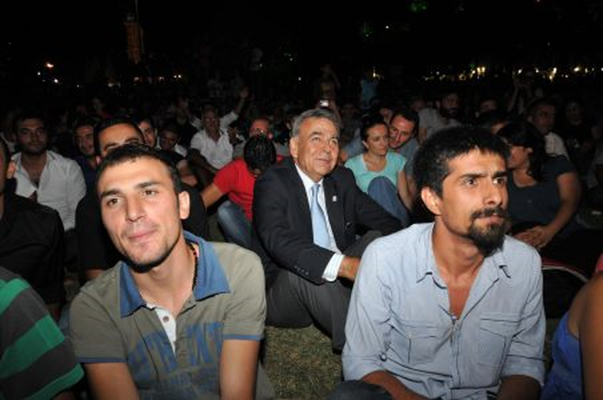 \'Dünya Barışı\' İçin Şarkı Söylediler