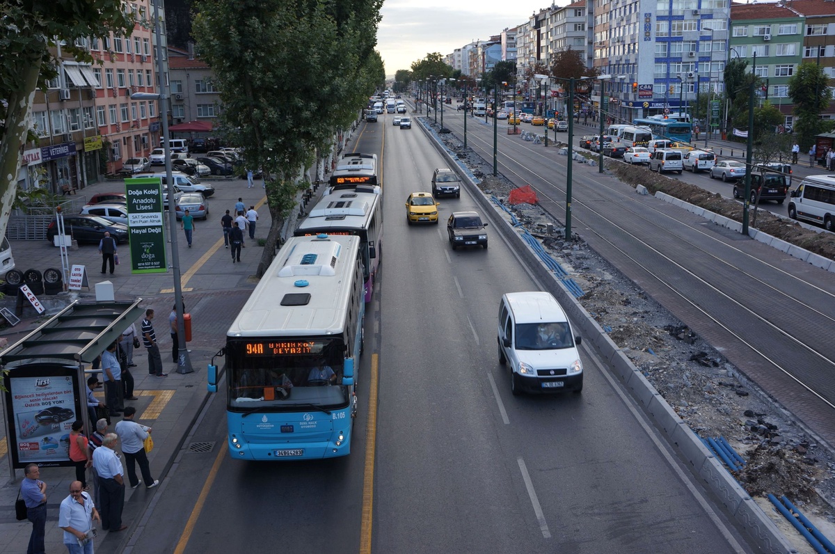 Esnaf Yeni Toplu Taşıma Yolu Uygulamasından Şikayetçi
