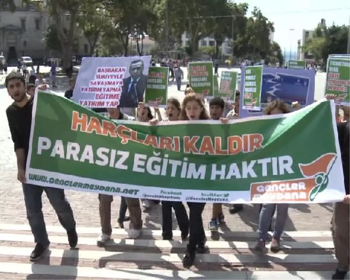 İstanbul Üniversitesi Önünde Öğrenci Protestosu