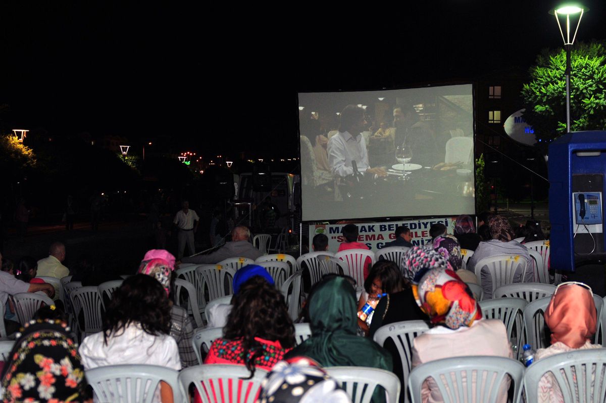 Mamak'ta Açık Hava Sinema Günleri Başladı