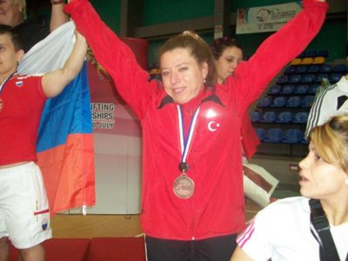 Özlem, Olimpiyat Üçüncüsü Oldu