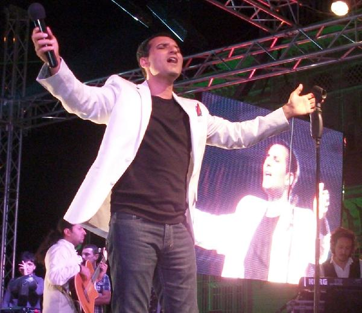 Rafet El Roman Barış İçin Söyledi