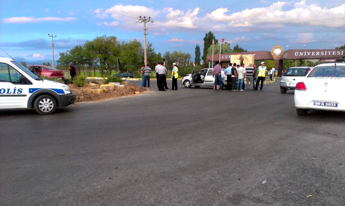 Sivas\'ta Trafik Kazası: 1 Ölü, 2 Yaralı