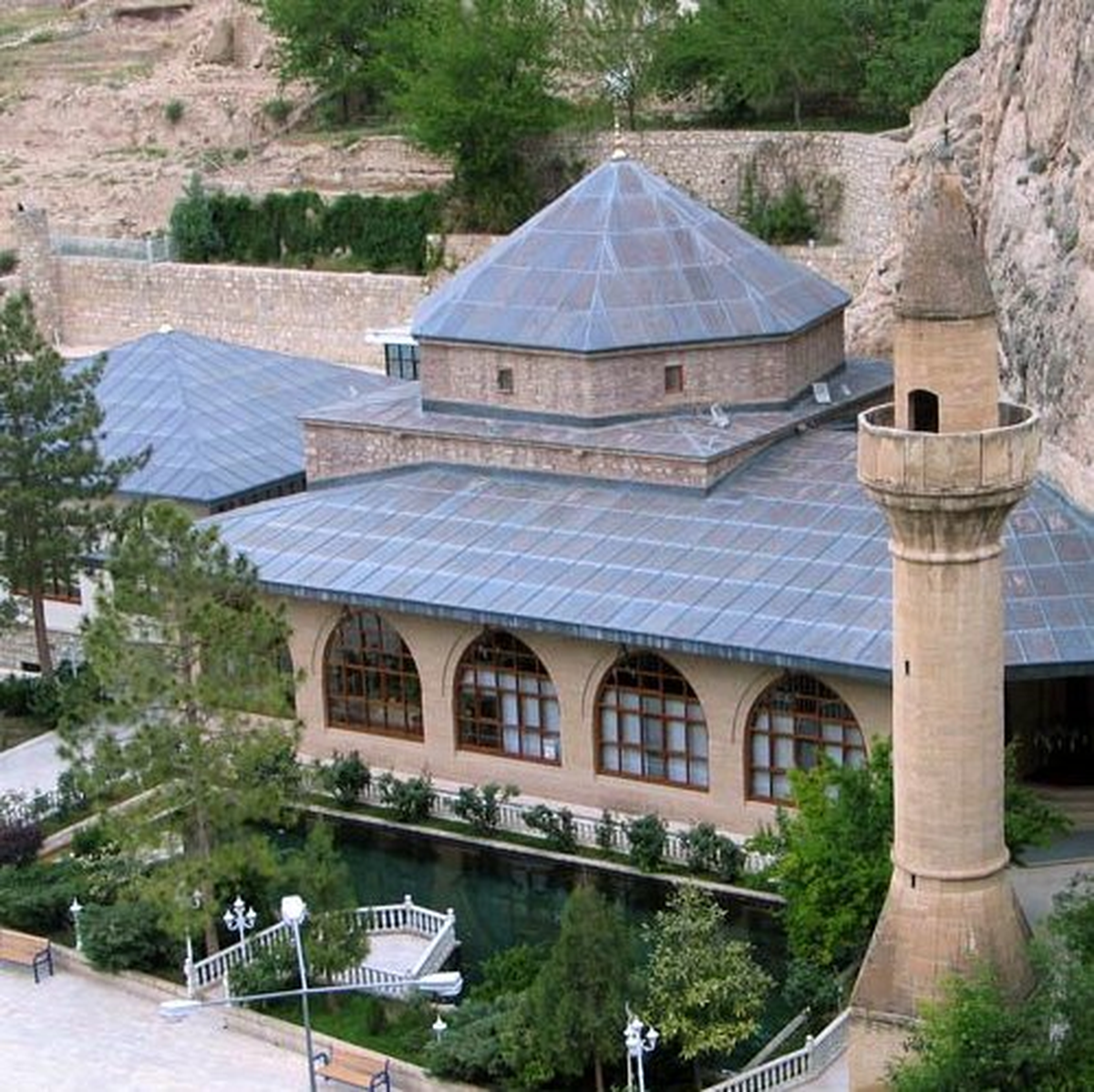 Somuncu Baba Türbesi\'nde Restorasyon Sürüyor