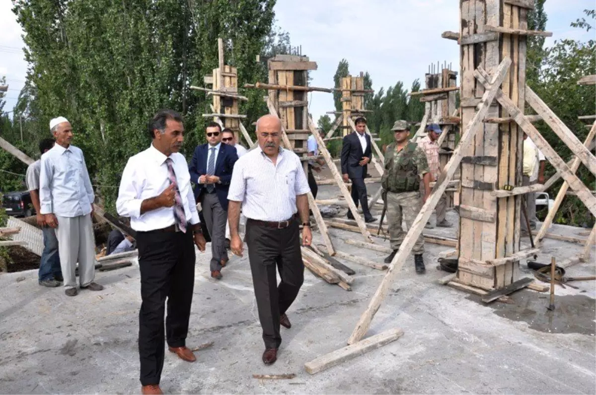 Vali Pek Camii İnşaatını Ziyaret Etti