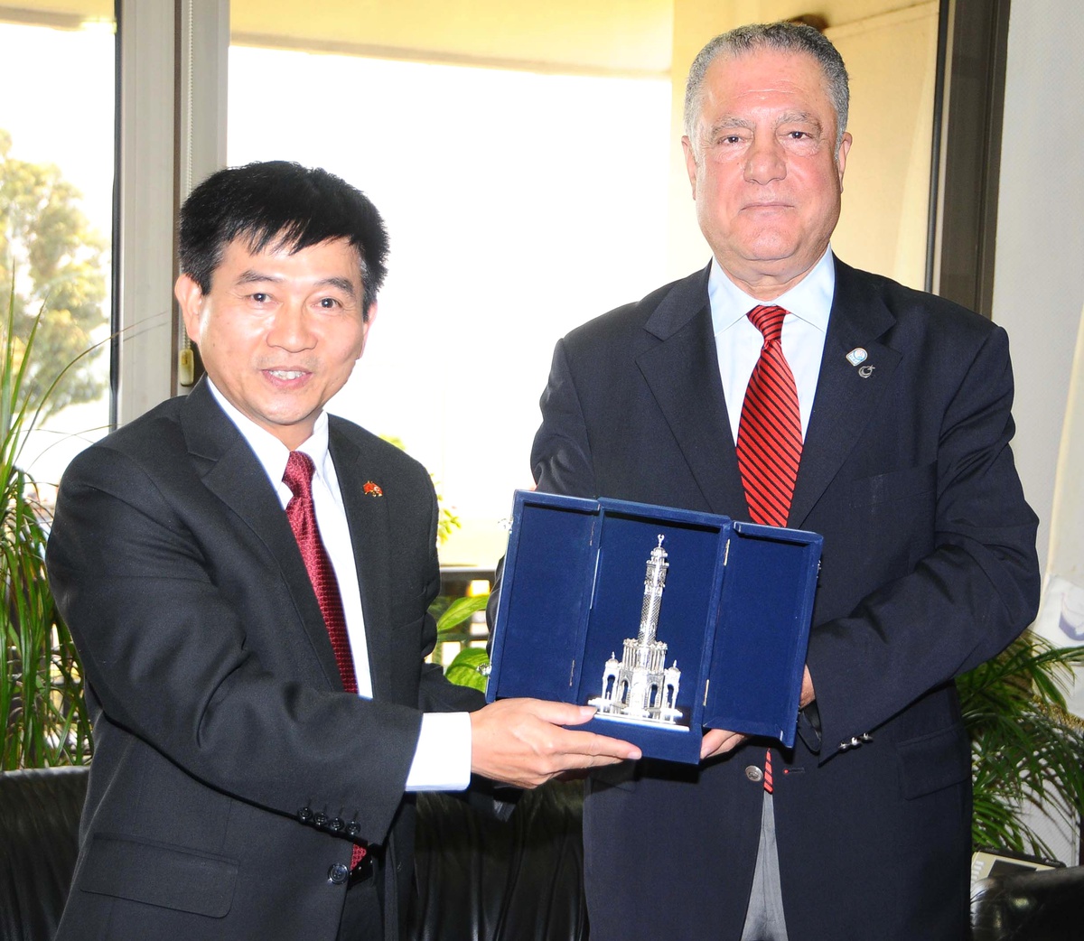 Vietnam Büyükelçisi, Başkan Vekili Aydoğan\'ı Ziyaret Etti