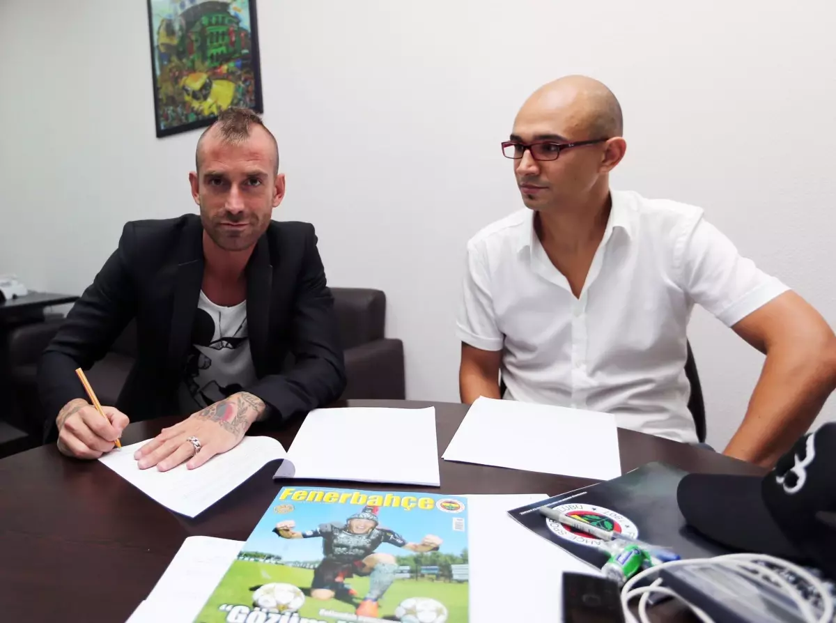 Fenerbahçe, İngiltere\'nin Chelsea Kulübü ile Raul Meireles\'in Transferi İçin 10 Milyon Bonservis...