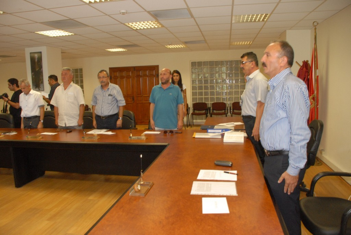 Fethiye Belediye Meclis Üyelerinden Şehitlere Saygı