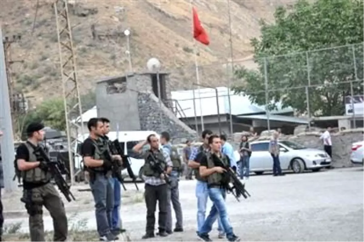 Jandarma Karakoluna Taciz Ateşi Açıldı