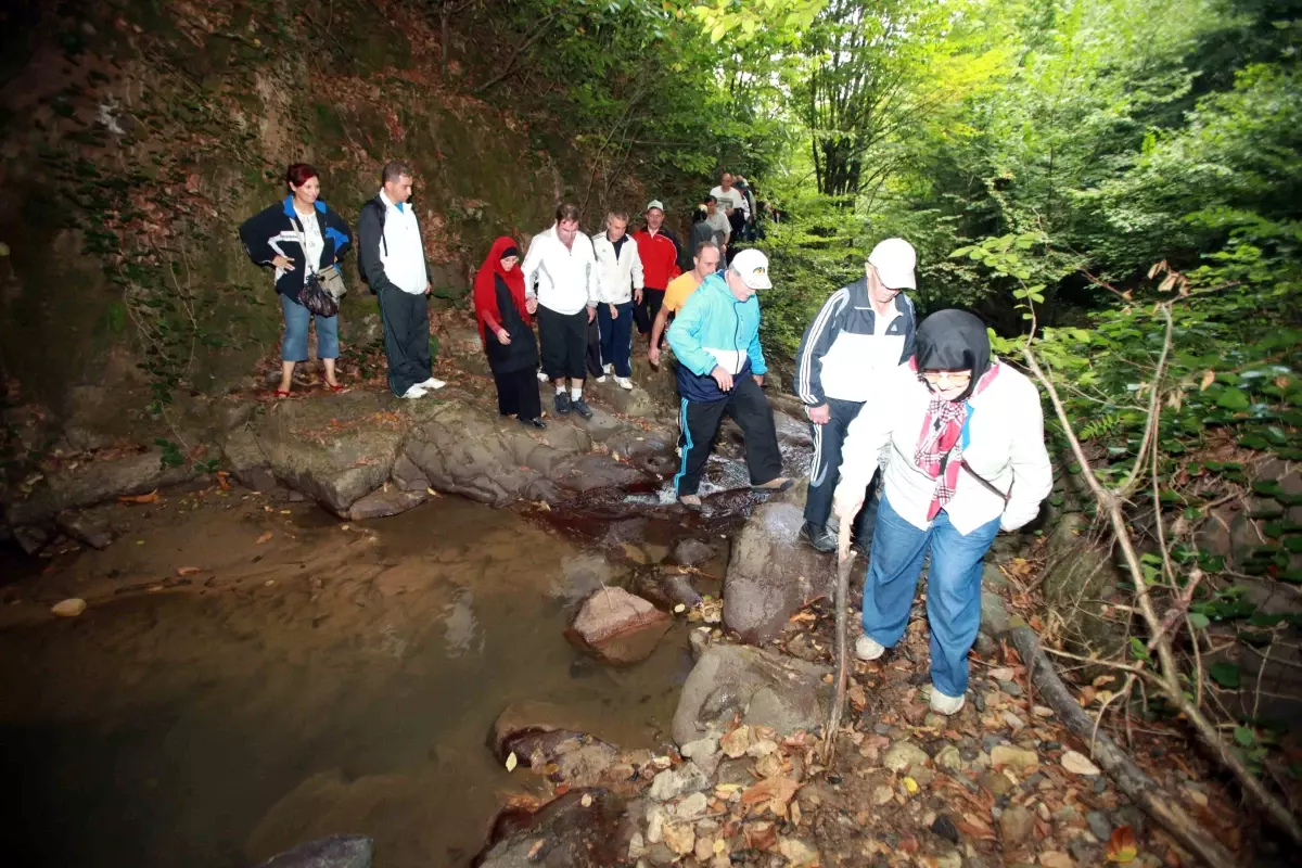Karaosmanoğlu Nüzhetiye'de Yürüdü