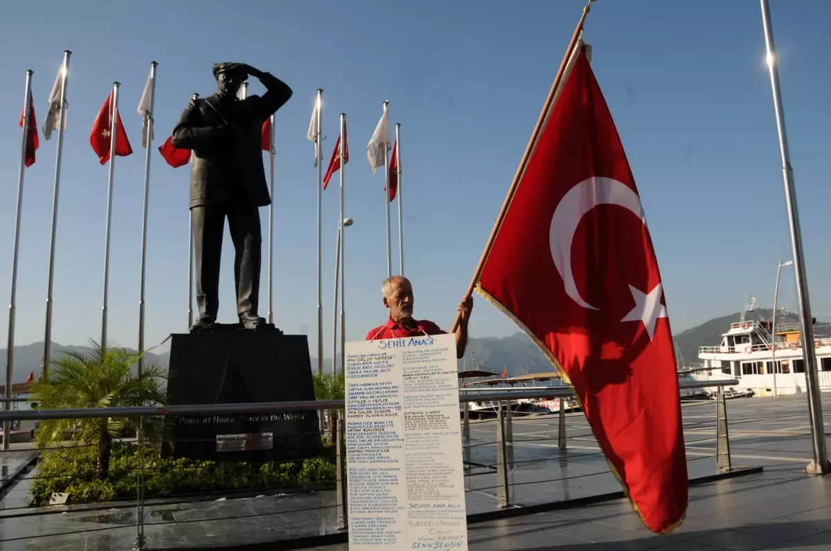 Marmaris\'te Teröre Tek Kişilik Protesto