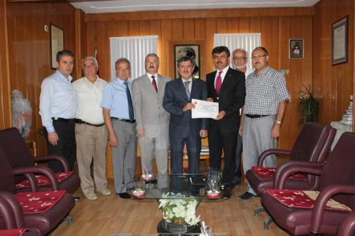 Osman Artan\'a Teşekkür Belgesi Verildi