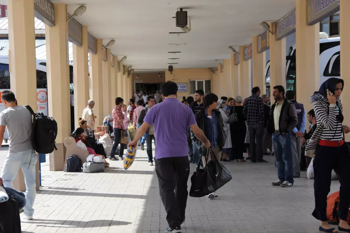 Otobüs Terminalinde Yoğunluk