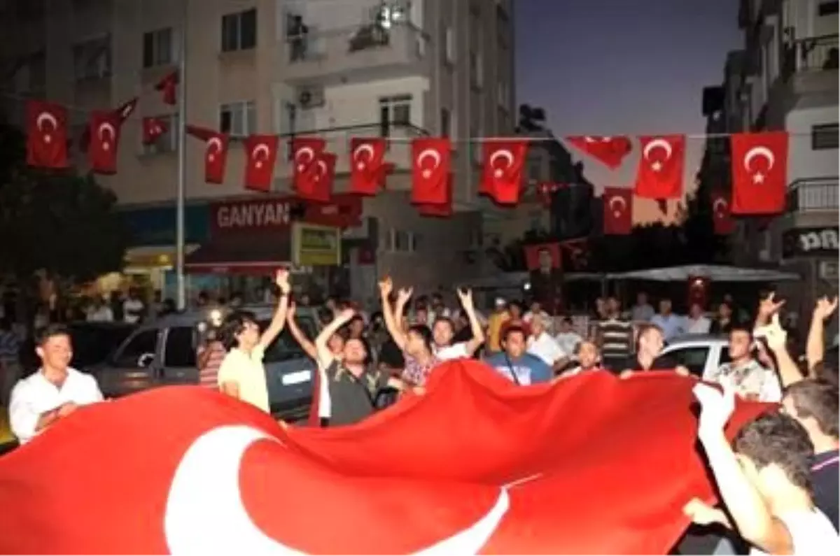 Şehidin Ardından Teröre Protesto