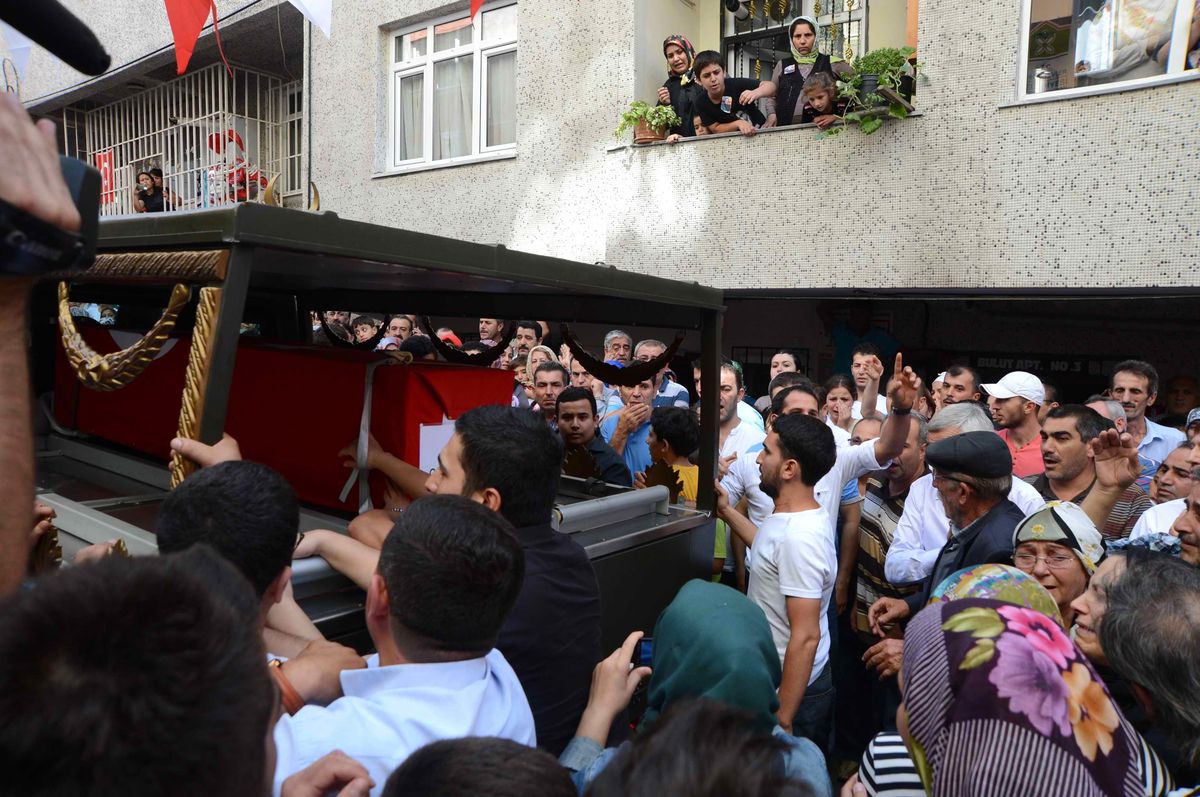 Şehit Er Osman Yıldız\'ın Cenazesi Baba Ocağında
