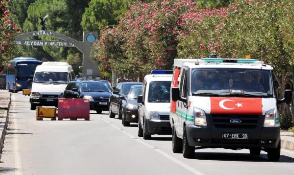 Şehit Uzman Çavuş Sönmez\'i, Antalya\'da 10 Bin Kişi Uğurladı