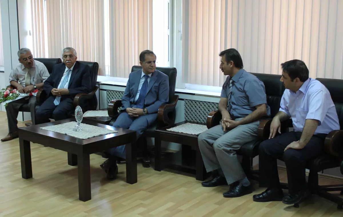 Vali Tapsız\'a Çeşitli Kesimlerden Yapılan Ziyaretler Devam Ediyor