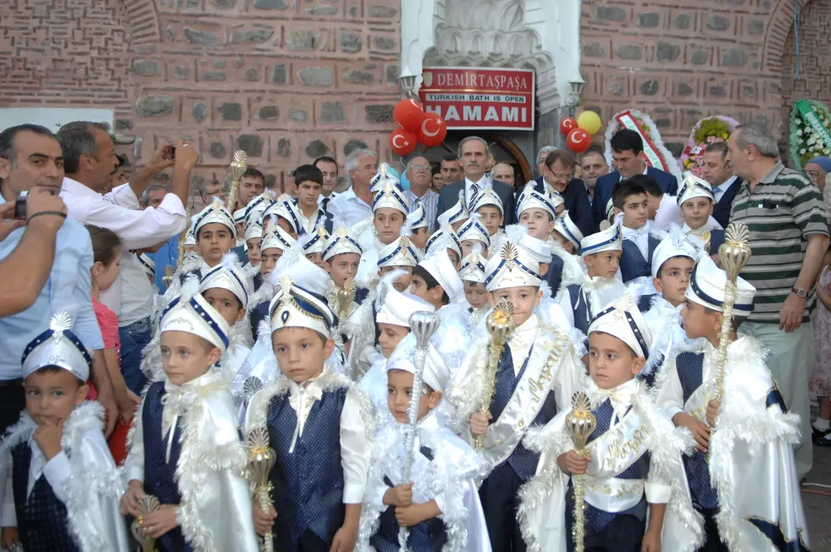 53 Çocuk Sünnet Ettirildi