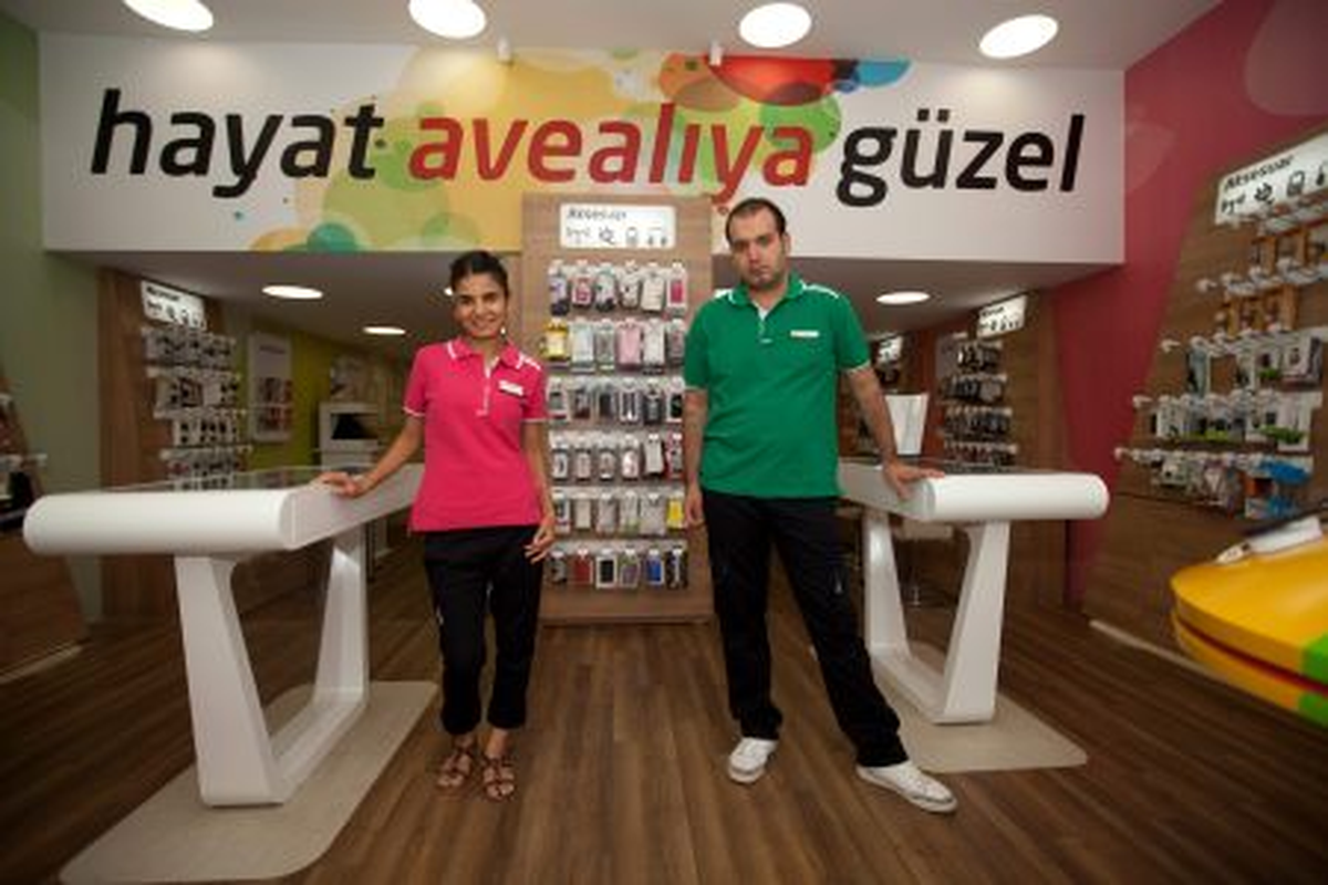 Avea, Bayi Çalışanlarının Üniformalarını Yeniledi