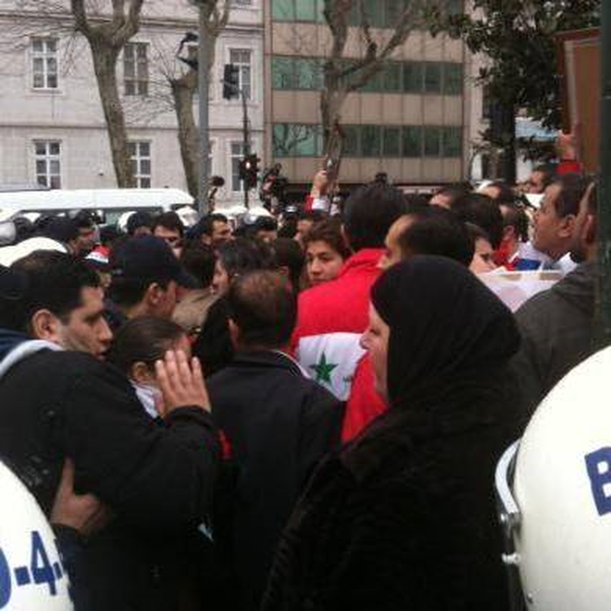 Beyoğlu\'nda Esad Yanlısı Gösteri