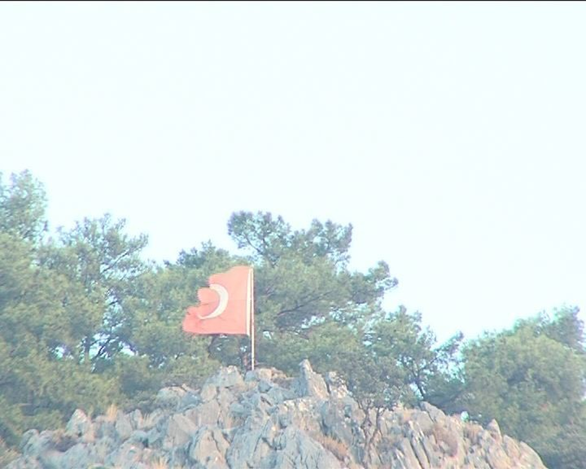 Dalyan\'da Eski Bayrak Ayıbı