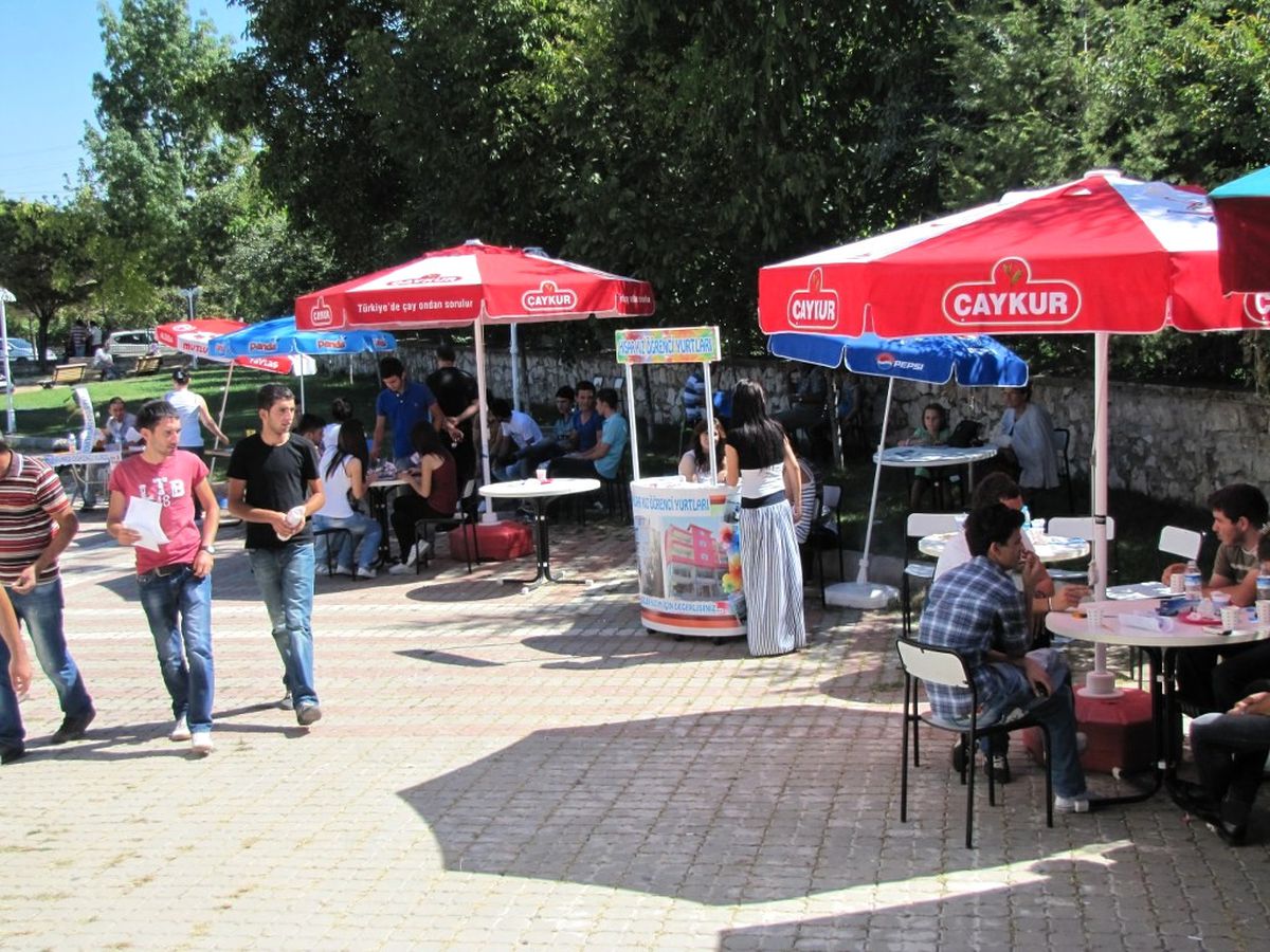 Hisarcık\'ta Yurt Sahiplerinin Üniversite Öğrencisi Kapma Yarışı