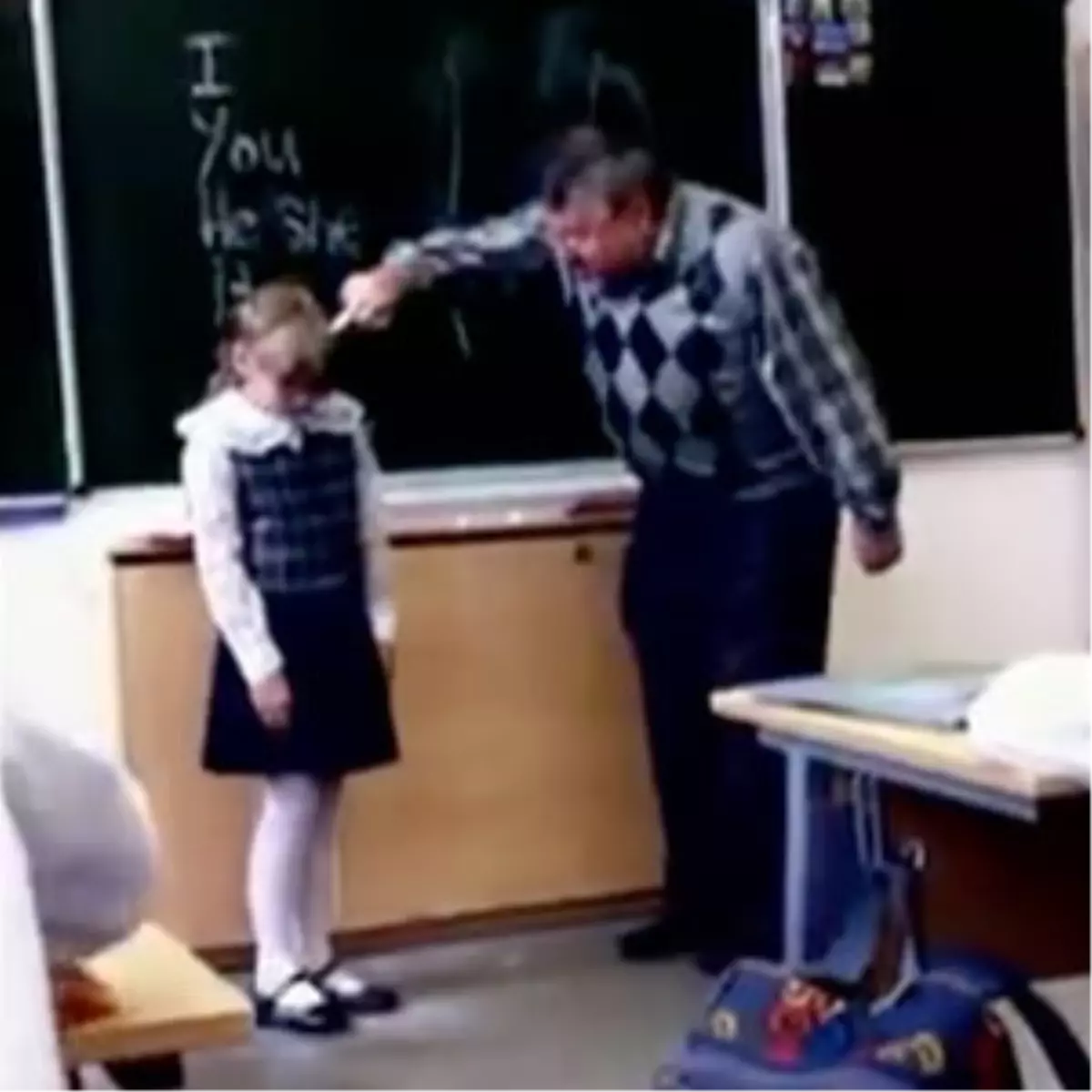 Küçük Kızın, Öğretmeninden Feci İntikamı