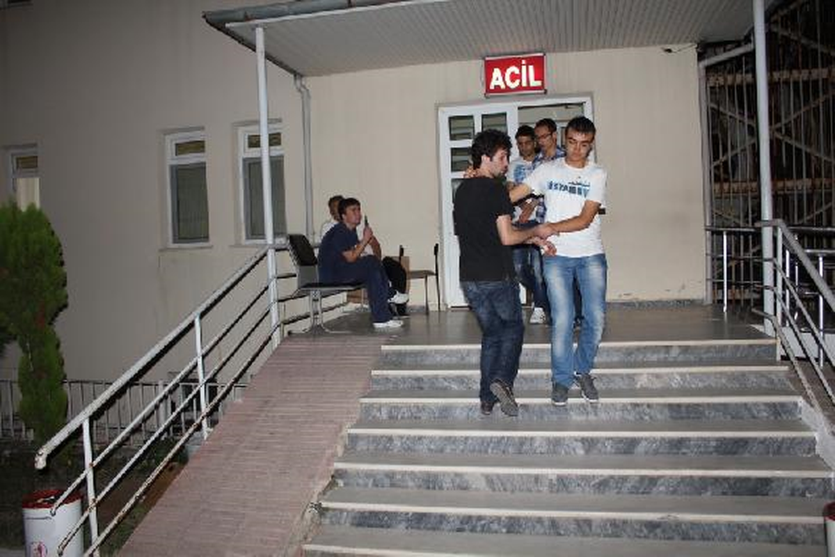 Sakarya\'da İlçe Binası Tahliye Kavgasında, Hepar İl Başkanı\'nın Burnu Kırıldı