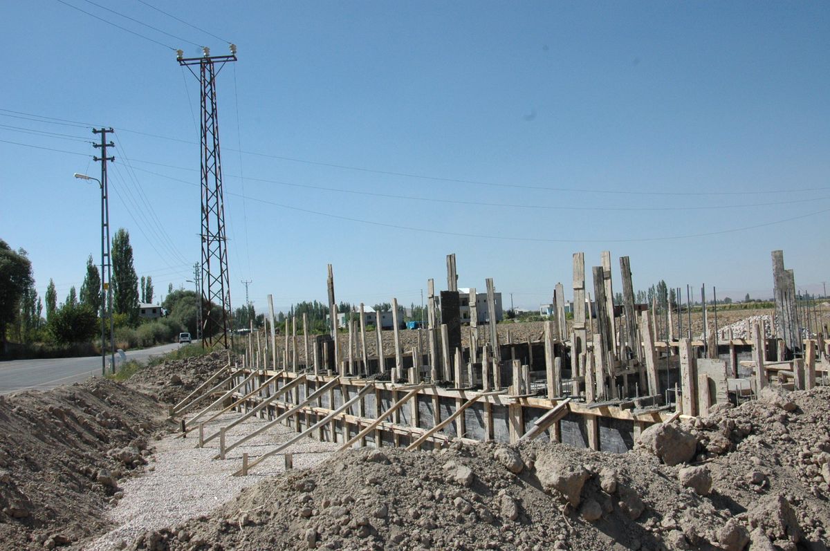 Yüksek Gerilime Kapılan İşçi Ağır Yaralandı
