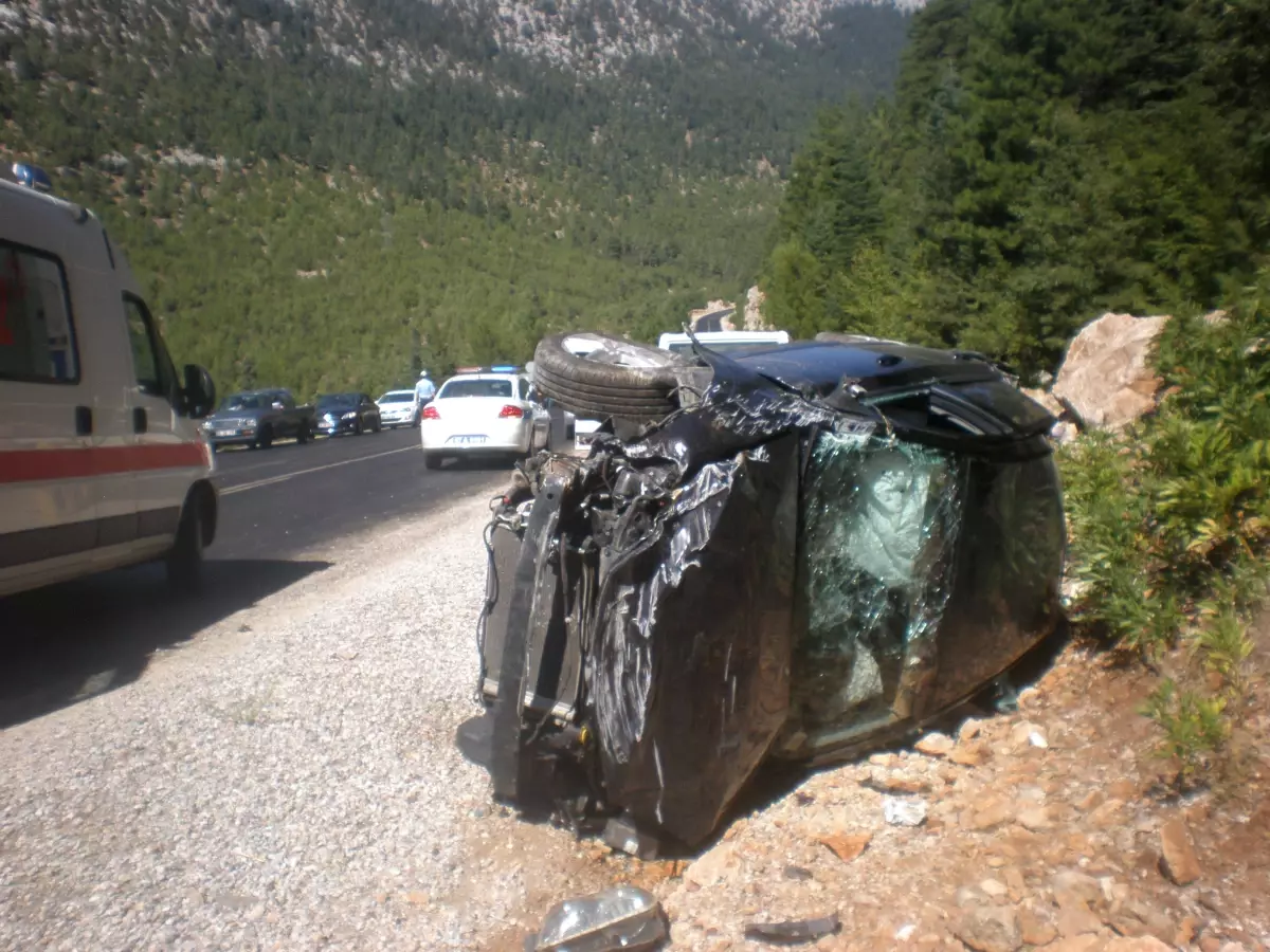 Akseki\'de Trafik Kazası: 1 Ölü, 2 Yaralı