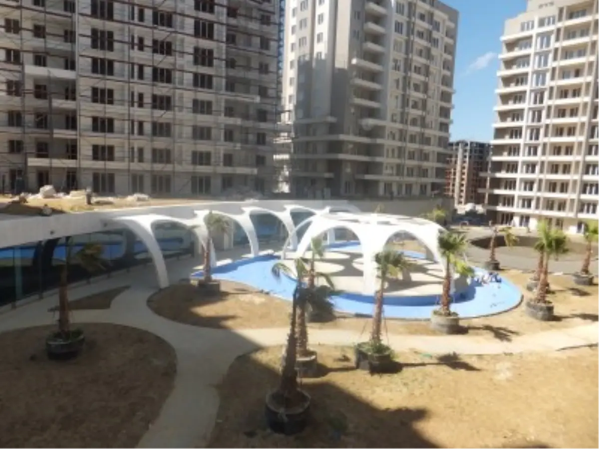 Ayışığı Vadi Evleri\'nde Palmiyeler Yükseliyor