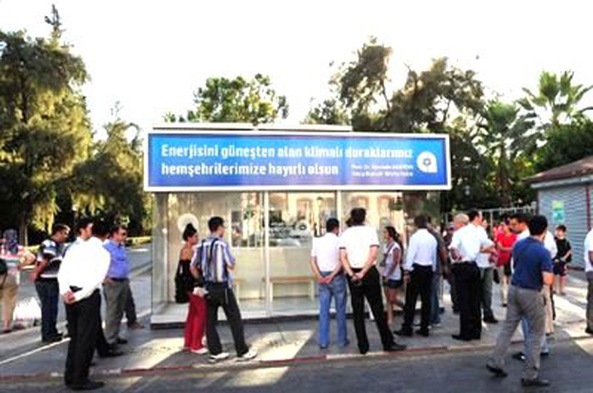 Dünyanın İlk Güneş Enerjili Klimalı Durağı Antalya\'da