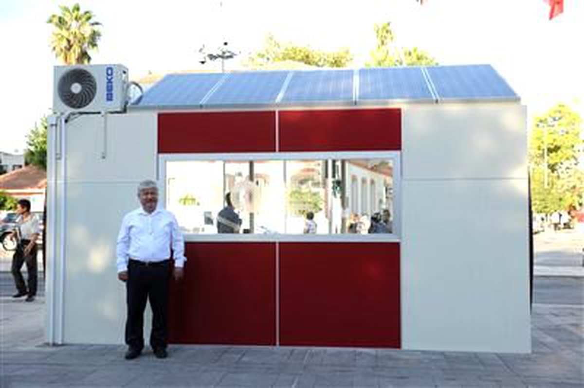 Dünyanın İlk Güneş Enerjili Otobüs Durağı Hizmete Girdi
