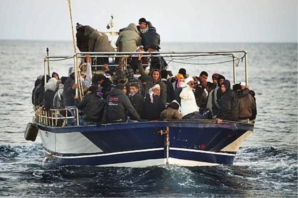 Ege\'de Kaçakları Taşıyan Teknenin Batması