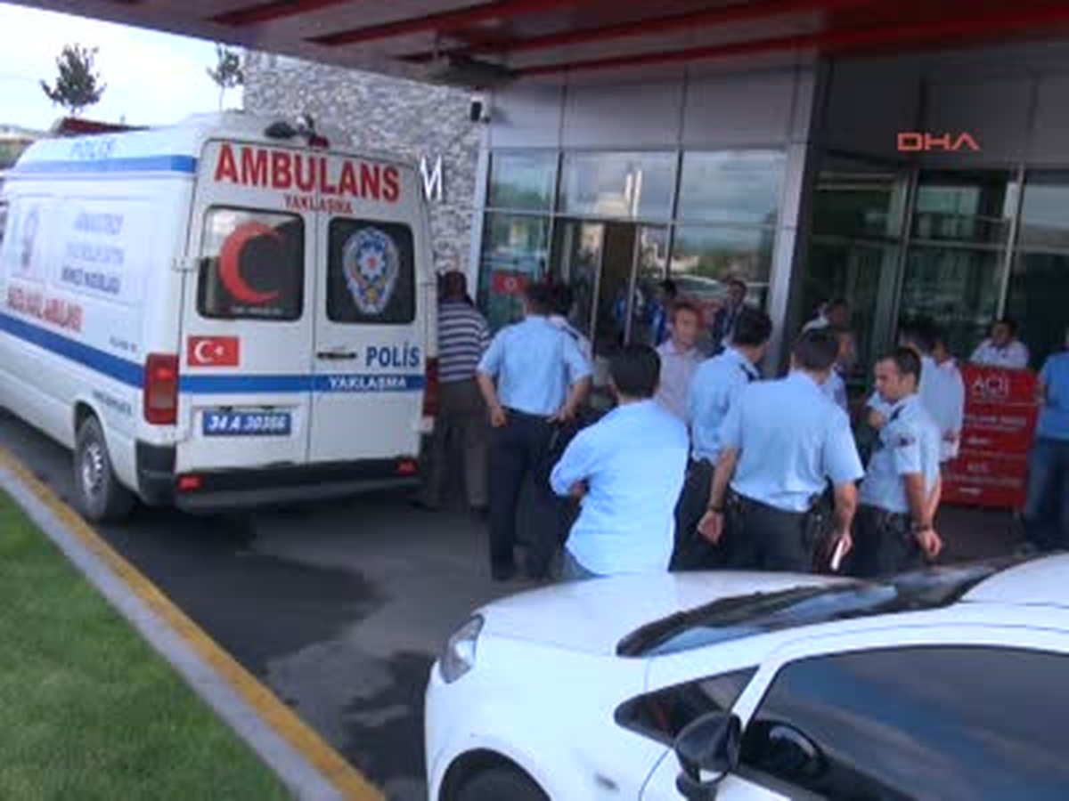 Emniyet Amiri, Komiser Yardımcısını Kolundan Vurdu