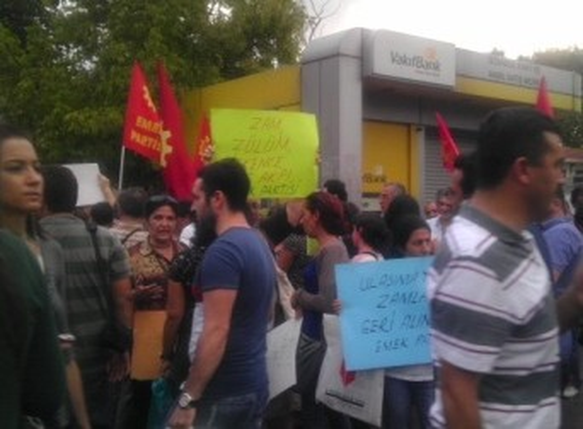 İstanbul\'da Ulaşım Zamları Protesto Edildi
