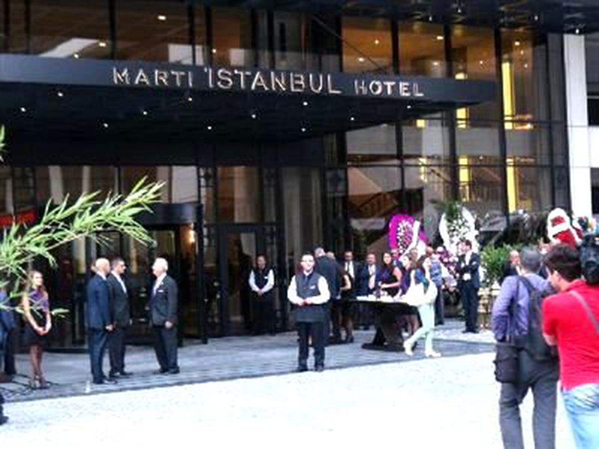 İşten Çıkartılan İşçilerden Bakan Günay\'a Protesto
