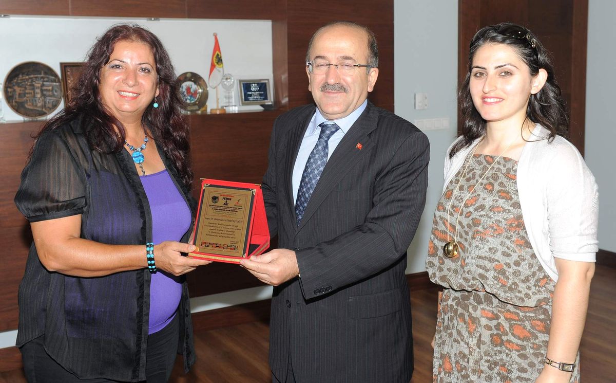 Kadın Sanatçılardan Gümrükçüoğlu\'na Teşekkür