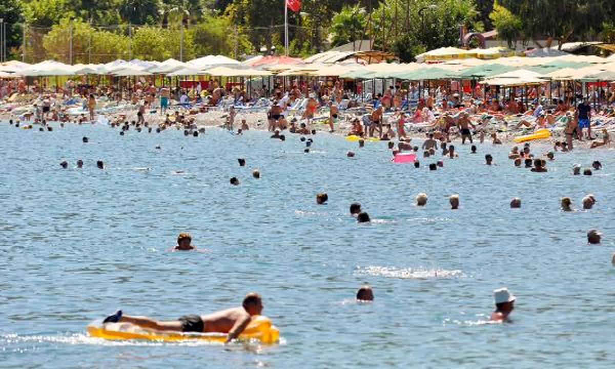 Kemer\'de Sahiller Tıklım Tıklım