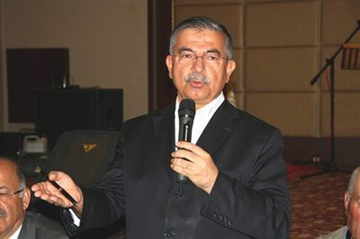 Milli Savunma Bakanı İsmet Yılmaz, Kara Kuvvetleri Lojistik Komutanlığı\'na Bağlı Mühimmat Depo...