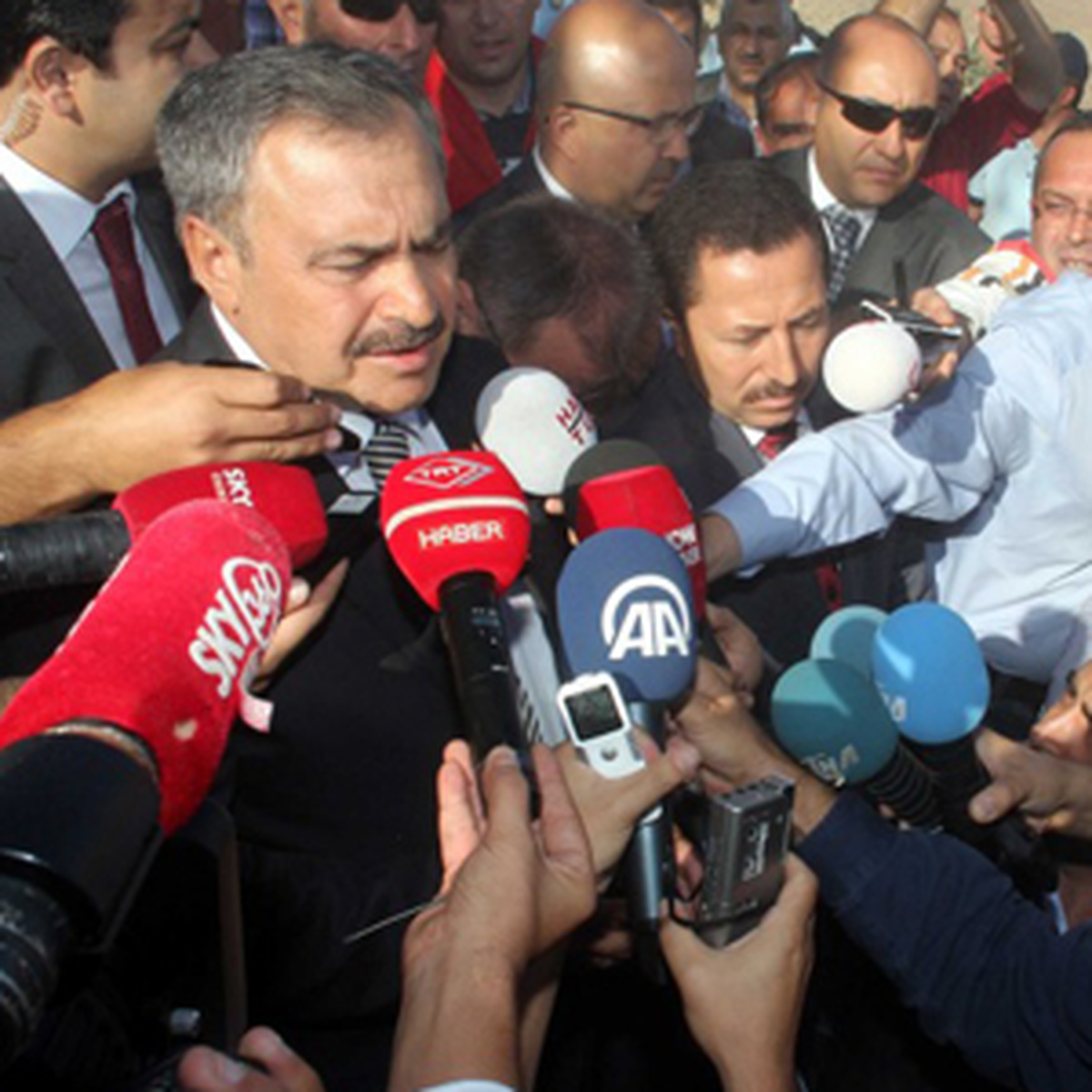 Orman ve Su İşleri Bakanı Veysel Eroğlu, Afyonkarahisar\'daki Patlamaya İlişkin, "15 Yaralımız...