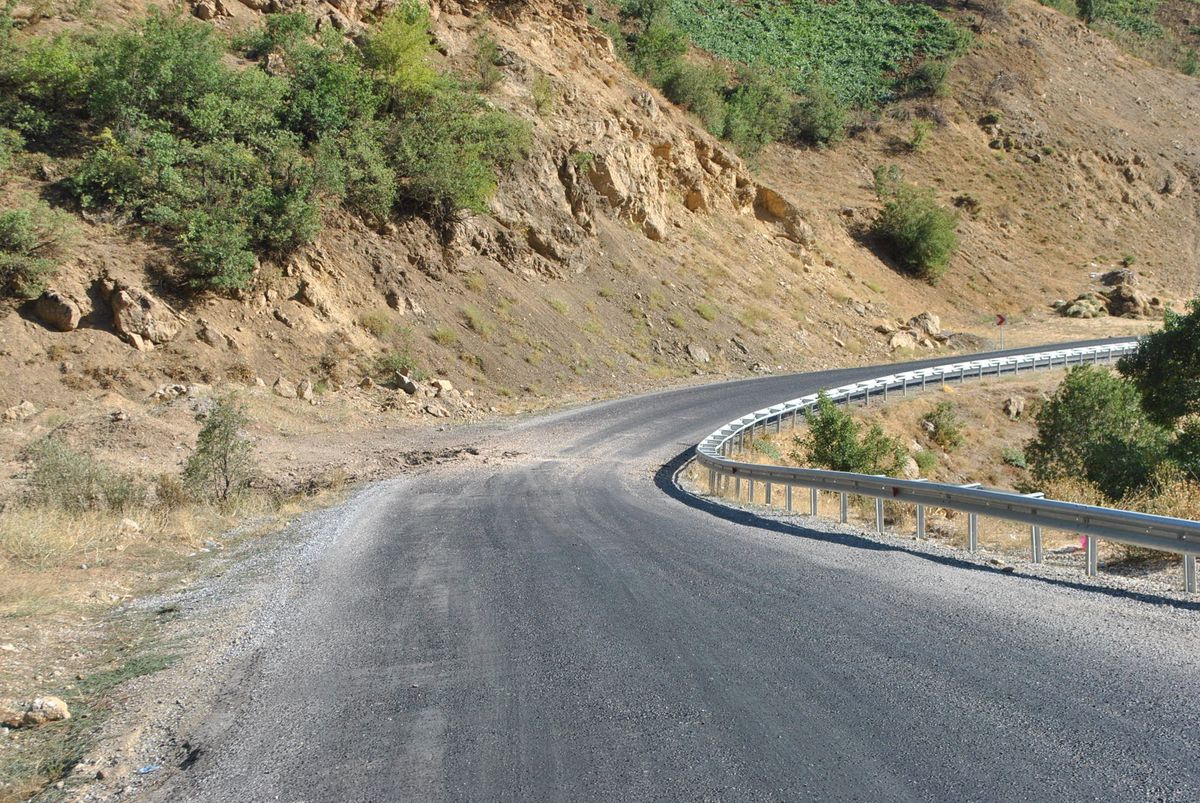 Şemdinli\'de Askeri Konvoya Saldırı