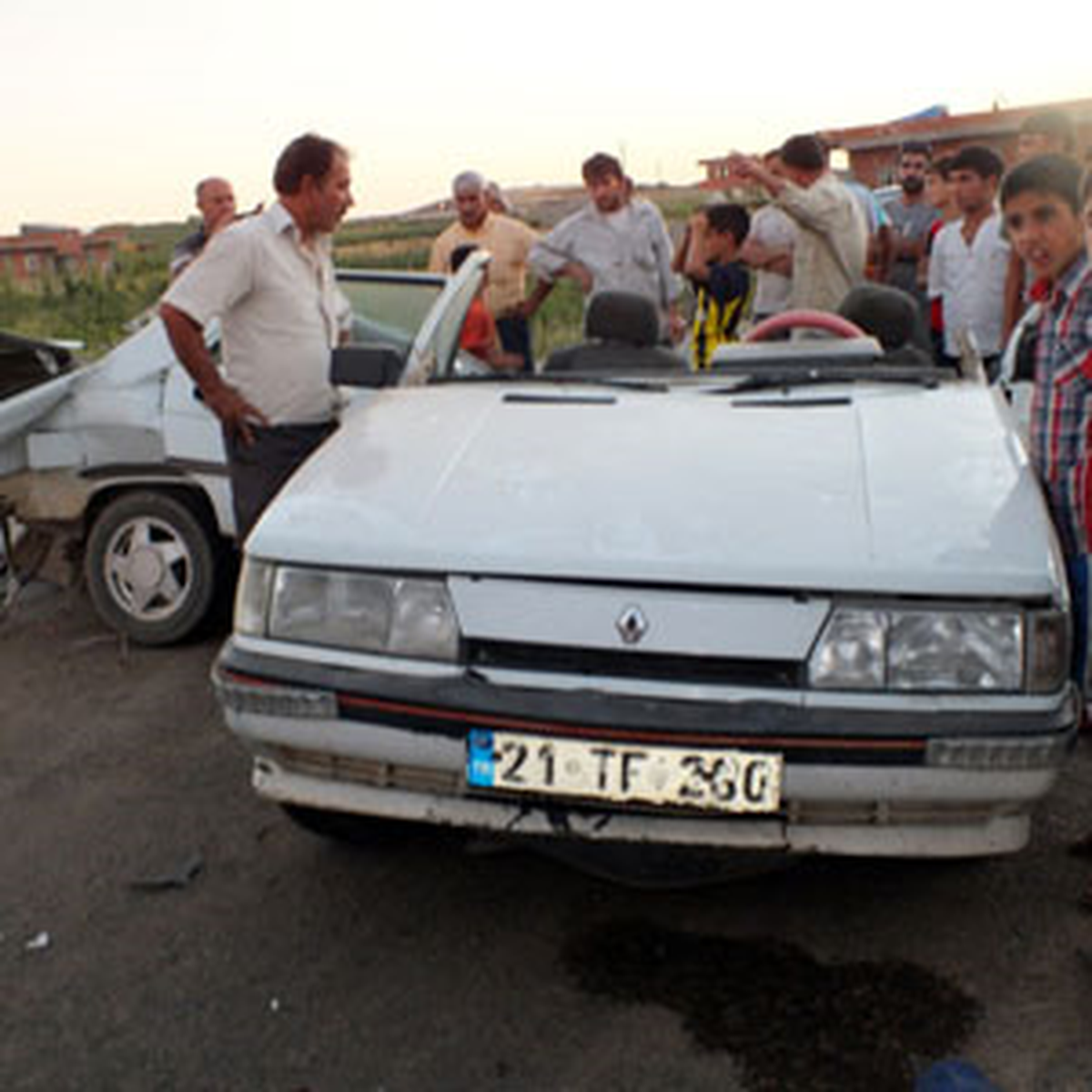 Trafik Kazasında Otomobil İkiye Ayrıldı
