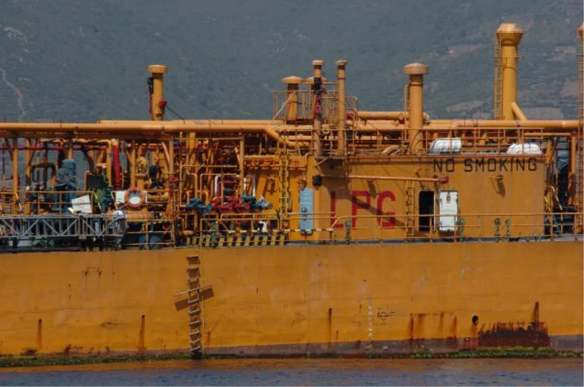 1500 Ton Lpg Yüklü Hacizli Gemi, Körfez\'de Tehlike Saçıyor